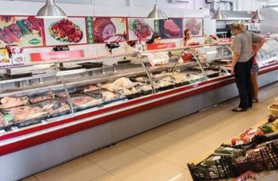 Новый мясной магазин в густонаселенном районе / полностью оборудован