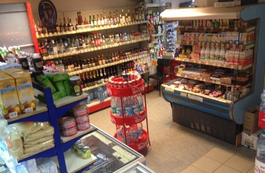 Продуктовый магазин на 1-й линии / работает больше 10-ти лет