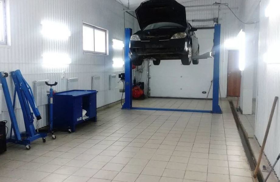 Автосервис / 2 подъемника в таксопарке