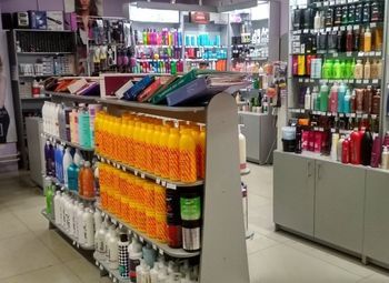 Крупная сеть розничных магазинов проф. косметики по России