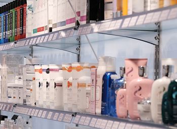 Крупная сеть розничных магазинов проф. косметики по России