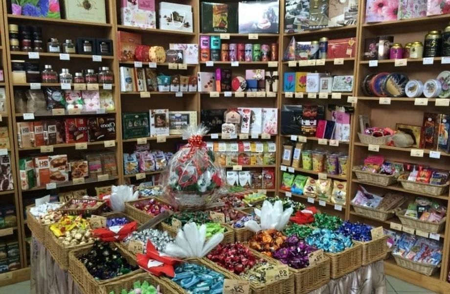 Магазин кофе и сладостей в торговом центре