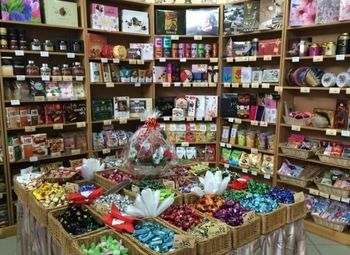 Магазин кофе и сладостей в торговом центре