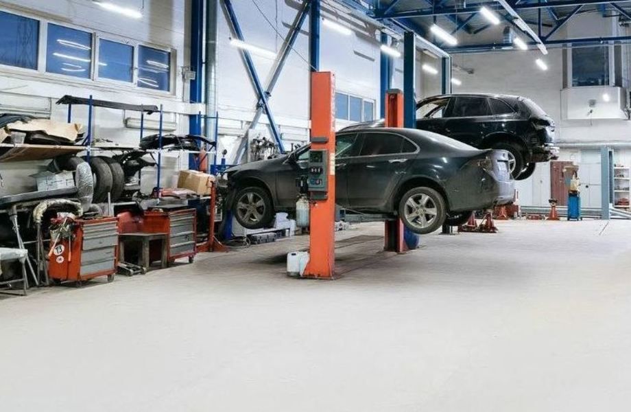 Укомплектованный автосервис в крупном жилом массиве на севере СПб