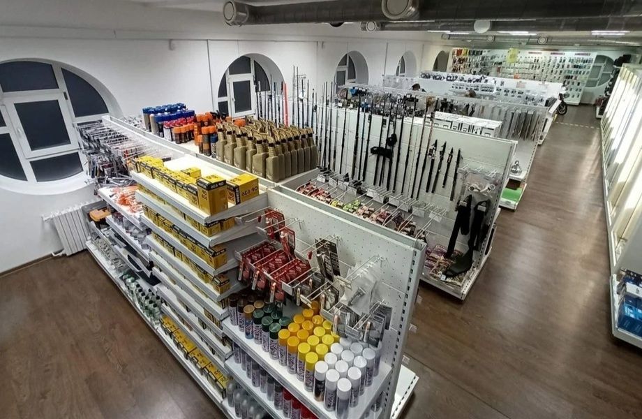 Доходный хозяйственный магазин в спальном районе