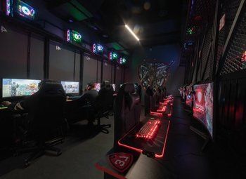 Фото Компьютерный клуб / Обширная база клиентов