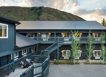 Гостиничный комплекс на оживленной трассе