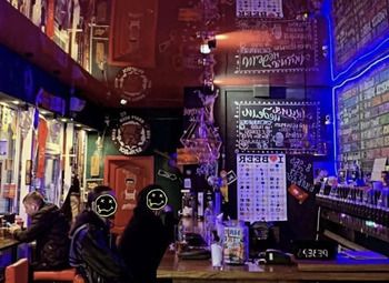 Пивной бар в густонаселенном районе