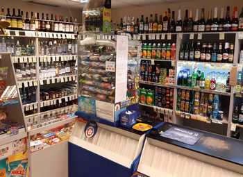 Фото Магазин продуктов рядом с метро / долгосрочная аренда
