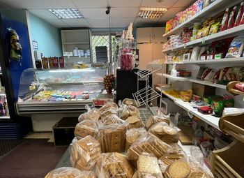 Продуктовый магазин в спальном районе в заселенном ЖК