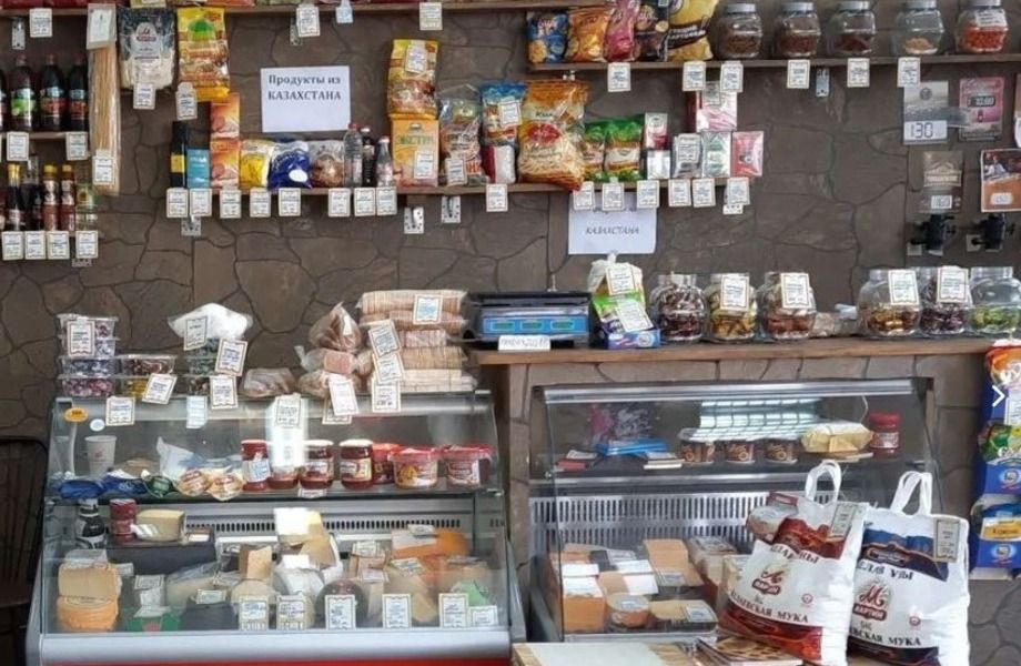 Продуктовый магазин в торговом центре