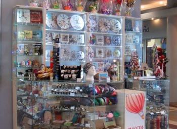 Два прибыльных   мини-магазина подарков  по цене одного