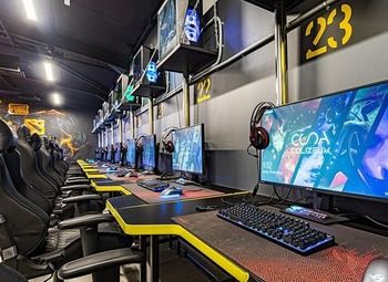 Киберспортивный клуб от известной фрашизы