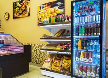 Продуктовый магазин с шашлычной