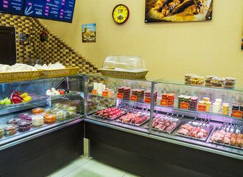 Продуктовый магазин с шашлычной