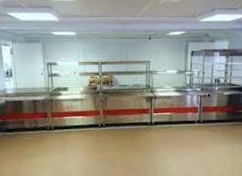 Столовая на первом этаже большого бизнес-центра