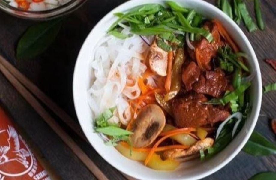 Кафе азиатской кухни в проходимом ТЦ