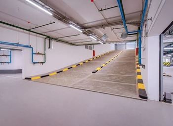 Здание с подземным паркингом, площадь 1260 кв.м