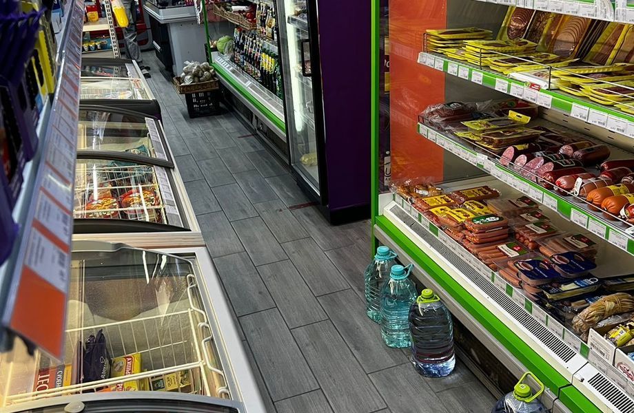 Продуктовый мини-маркет 24/7 с алко-лицензией рядом нет конкурентов