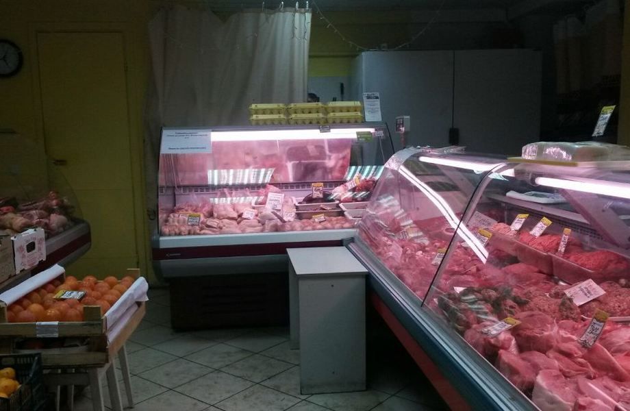 Магазин мясо овощи с в крупной жилом массиве