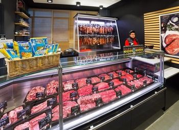 Фото Магазин мясной продукции в спальном районе