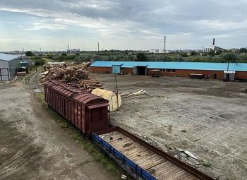 Фото Железнодорожный тупик под погрузку/разгрузку с площадкой