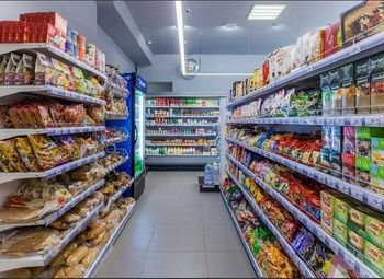 Продуктовый магазин в проходимом месте 