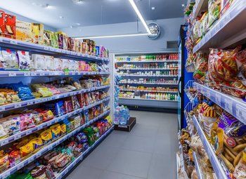 Фото Продуктовый магазин в проходимом месте