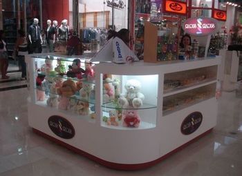 Островок игрушек в торговом центре