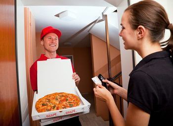 Доставка готовой еды и стритфуда / отличный рейтинг