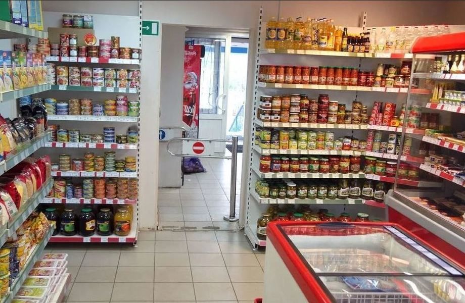 Продуктовый магазин с товарными остатками