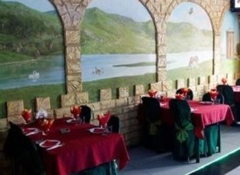 Ресторан возле парковой зоны