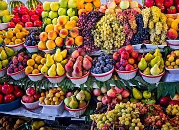 Два магазина фруктов в одном ЖК