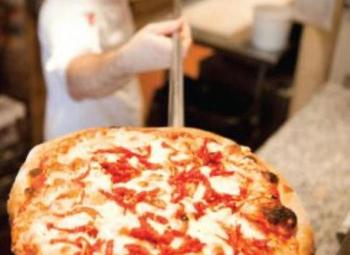 Сеть из двух пиццерий с уникальными рецептурами