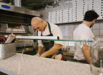 Сеть из двух пиццерий с уникальными рецептурами