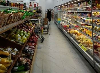 Фото Продуктовый магазин в спальном районе / Алкогольная лицензия