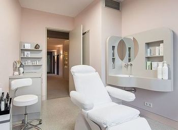 Фото 3 Медицинский центр с косметологией/16 кабинетов/персонал/парковка/