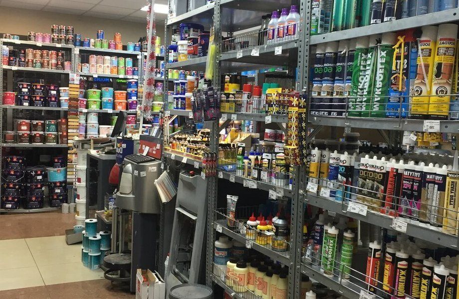Строительный магазин в ТЦ / Низкая аренда