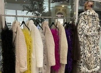 Прибыльный магазин верхней одежды в центре города