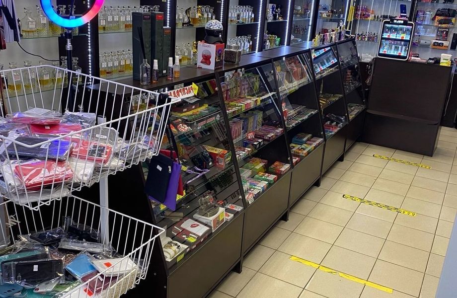 Фото 3 Табачный магазин / Магазин мобильных аксессуаров и парфюмерии