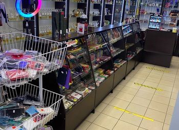 Табачный магазин / Магазин мобильных аксессуаров и парфюмерии