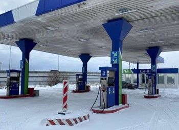 Фото АЗС с землей в собственности на авто трафике в Санкт-Петербурга