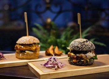 Кафе в центре с бесплатной парковкой