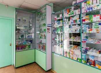 Аптека в торговом центре с большим траффиком / Жилой район