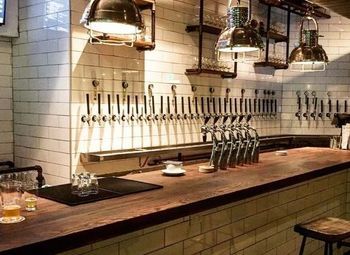 Бар разливного пива в шаговой доступности от метро/Оригинальный ремонт