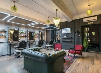 Барбершоп в спальном массиве/наработанная клиентская база