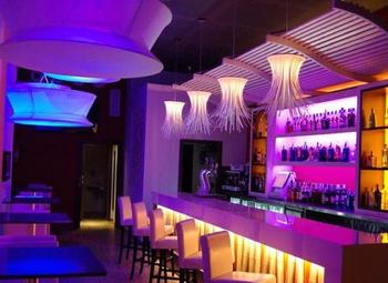 Бар в оживленном месте/огромный пешеходный трафик