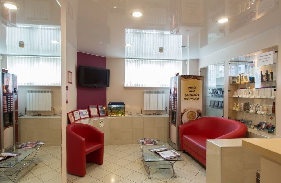 Фото 1 Оборудованный салон красоты с персоналом