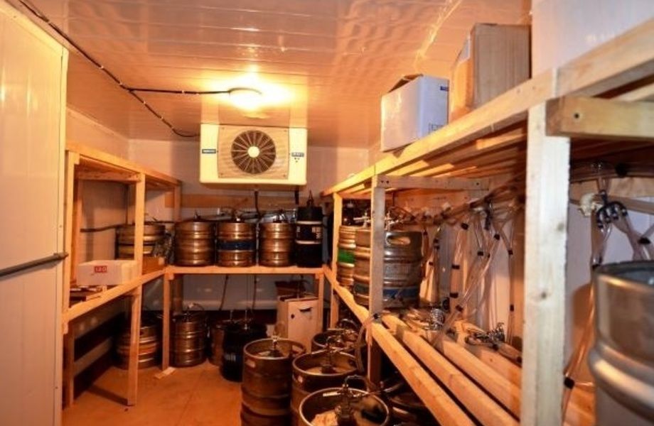 Магазин разливного пива / 10 посадочных мест / Московский район 