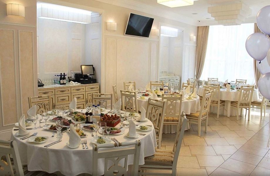 Банкетный зал с заказами на месяц вперёд